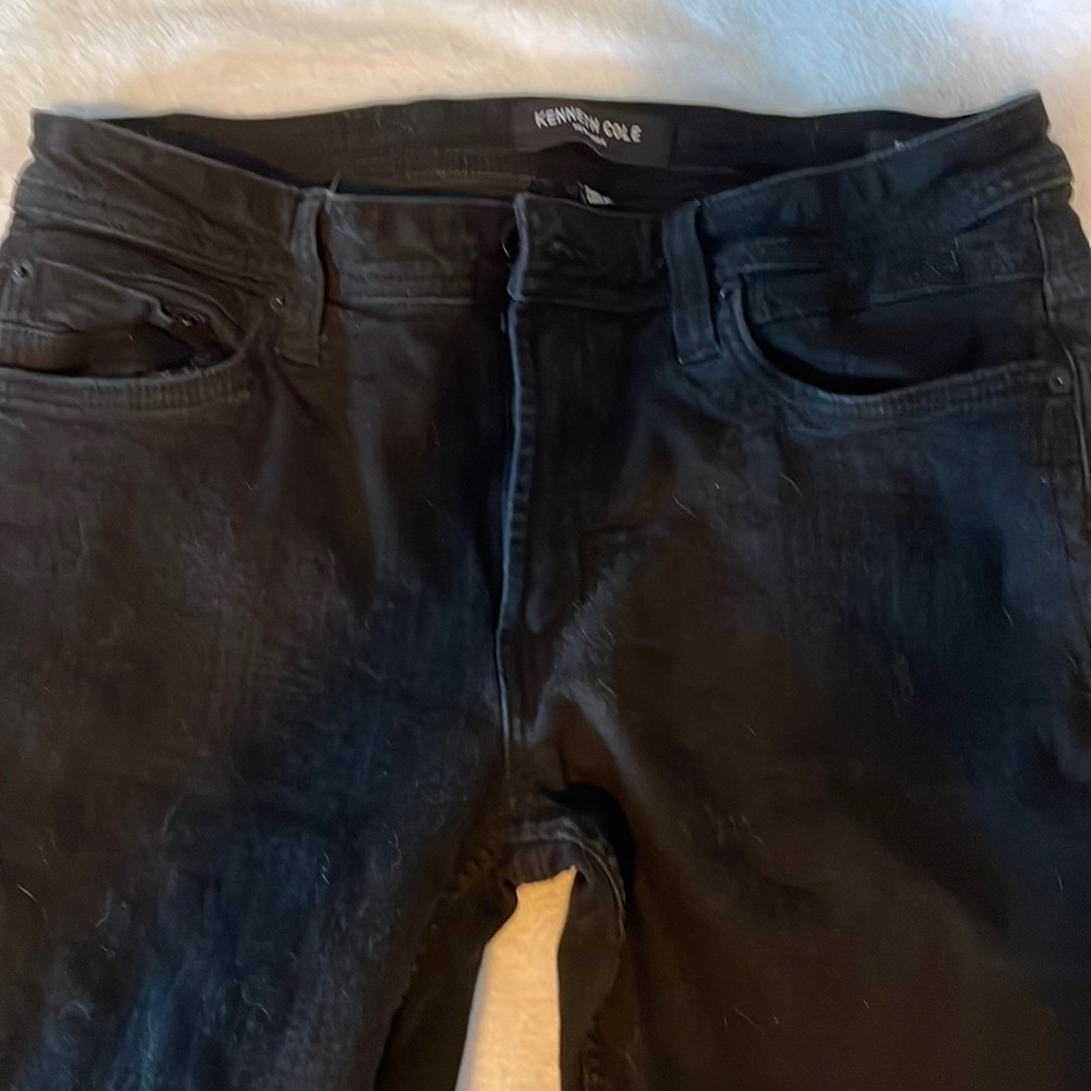 Kenneth Cole Slim Fit Men’s Jeans. Size 32in by 32in. Color black.